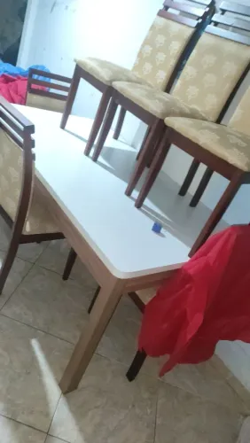 Mesa de 6 cadeiras madeira maciça semi nova