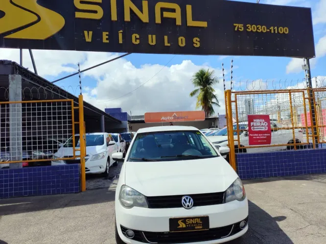 Volkswagen Polo Sedan 1.6 MI Total Flex 8V 4P 2013