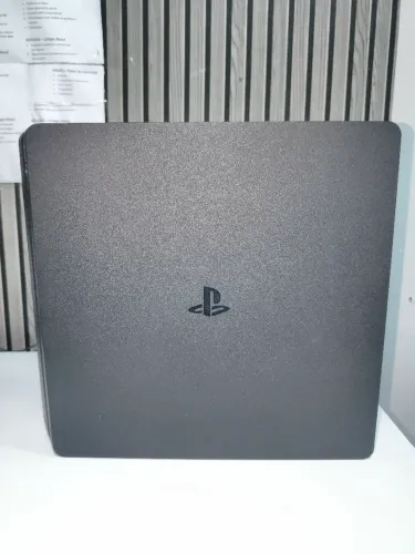 Ps4 Slim 1Tb 5 jogos 2 controles