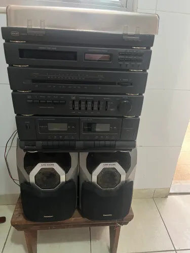 Som - completo com Cd, vinil e fita cassete - não sei se está funcionando