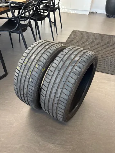 Vendo 2 pneus 225/40 R18 DELINTE novos 