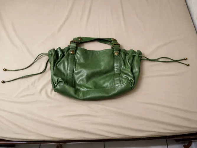 Bolsa feminina tiracolo Gerard Darel Verde R$950