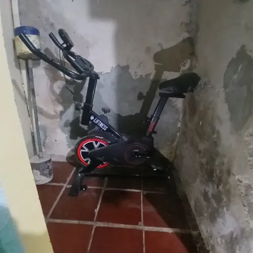 Bicicleta de pedalar em casa