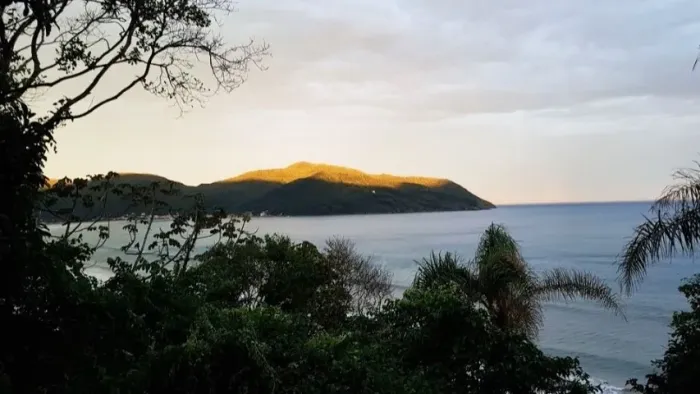 Casa Container Pé na Areia na Praia da Solidão | 2.000m² de Natureza Exclusiva