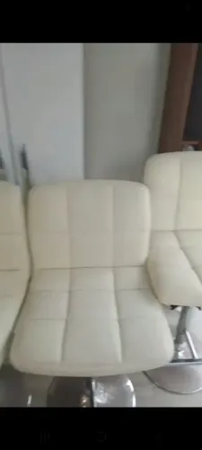 Vendo essas lindas banquetas leva 4 todas de estofado bom