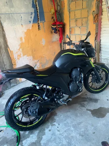 Moto Fz25 2023