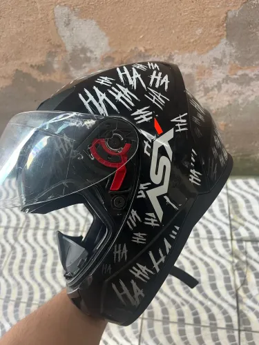 Capacete original em ótimo estado