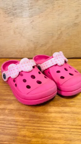 Sandalia tipo crocs tamanho 22