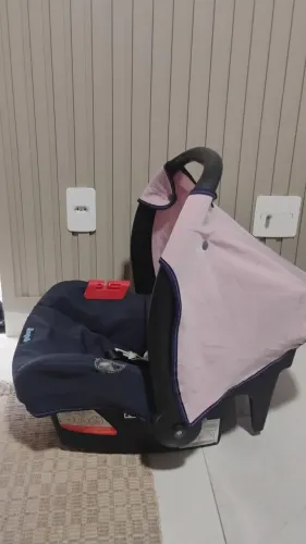Carrinho de bebê 380.00 Galzerano e bebê conforto 75.00
