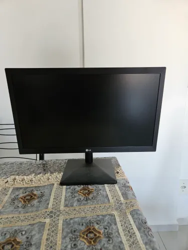 Monitor LG 19.5" LED HD - HDMI e VGA - Perfeito Estado