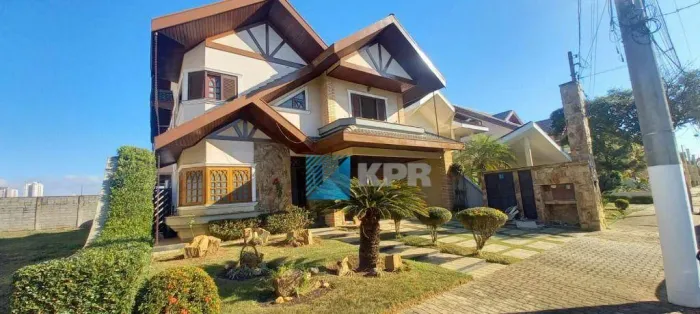 Casa para Locação, com 363 m² de área construída, 4 suítes, piscina no Condomínio do Jardi