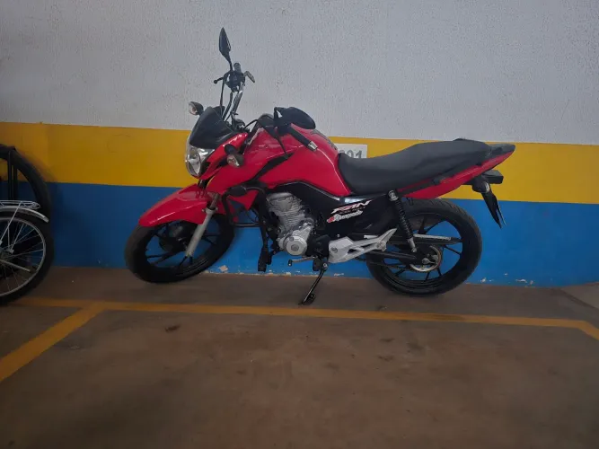 Honda Fan 160 - Doc em dia