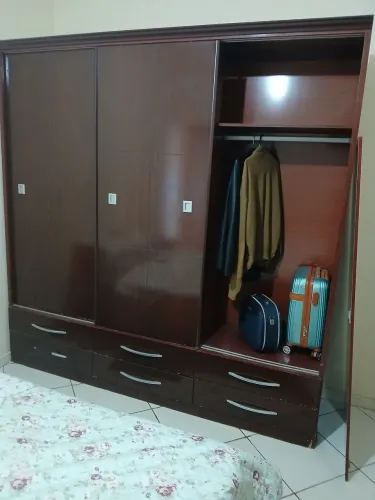 Guarda roupas grande