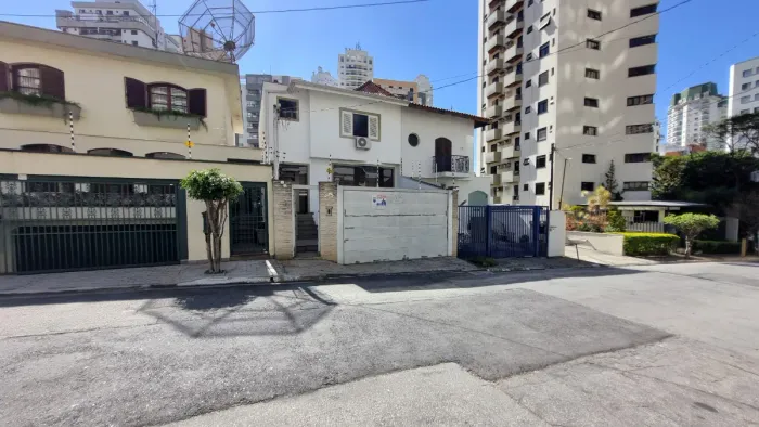 Casa para venda e locação em Jardim Vila Mariana com 3 quartos, sendo 3 suítes, 196m²