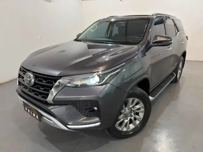 Toyota Hilux SW4 SRX 4X4 2.8 TDI 16V Dies. Aut. 2023