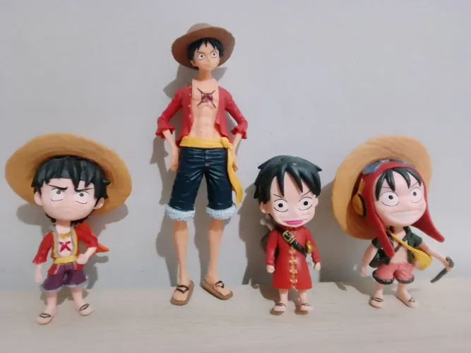 4 BONECOS MONKEYI D. LUFFY