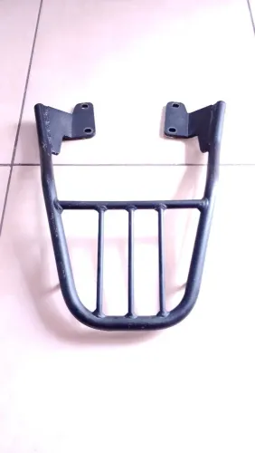 Vendo uma grelha para bauleto moto dr 160dr 160