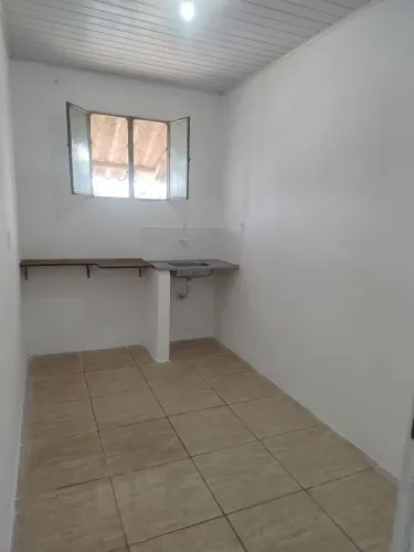 Aluga se casa 2° andar