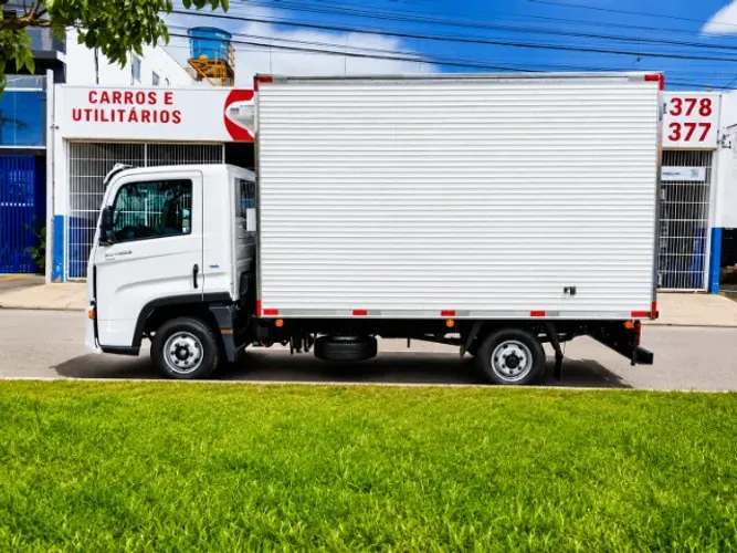 Volkswagen Delivery Express 3.0 Diesel + Baú Refrigerado