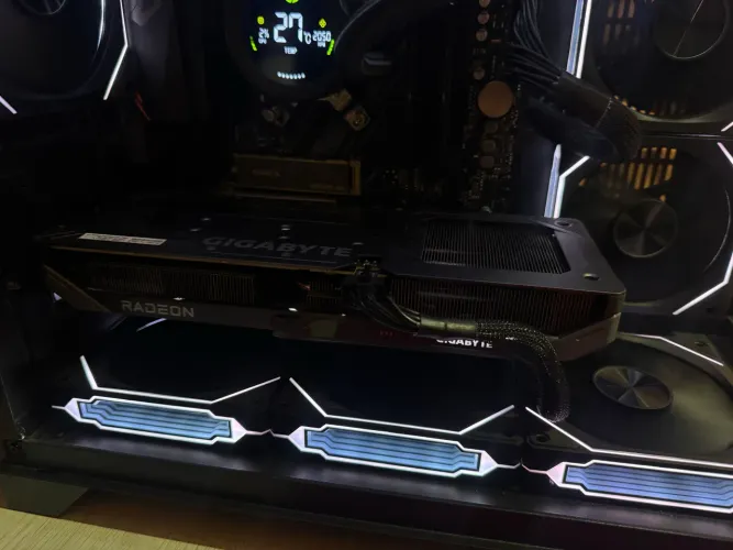 PLACA DE VÍDEO AMD RX 9060 XT 16GB
