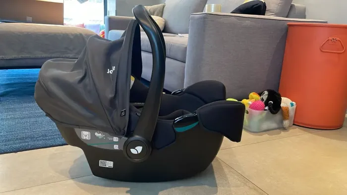 Bebê conforto e base isofix JOIE