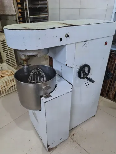Vendo Batedeira de bolo BRAESI industrial em perfeito estado com cuba em Inox