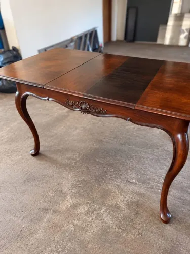 Mesa com cadeiras colonial