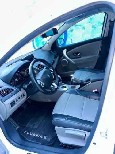 Renault Fluence Sedan Privilège 2.0 16V Flex AUT 2013