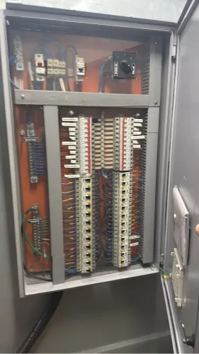 Contrata-se Eletricista e ajudante