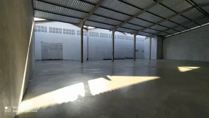 Galpão alugar no Grande Dirceu com área total de 1.520 m2, doca e pátio