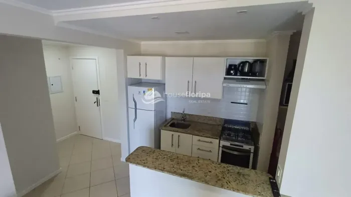 Apartamento pé na areia com 2 quartos, varanda, saída exclusiva para a praia, piscina, aca