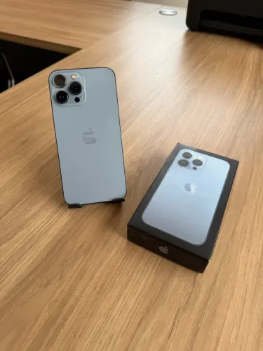 Apple | iPhone 13 Pro Max- 128GB (Detalhe na tela)