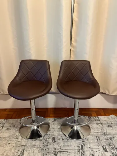 2 Banquetas giratórias