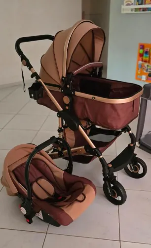 Carrinho de Bebê com Moisés + Bebê Conforto (Estado de Novo / Completo)