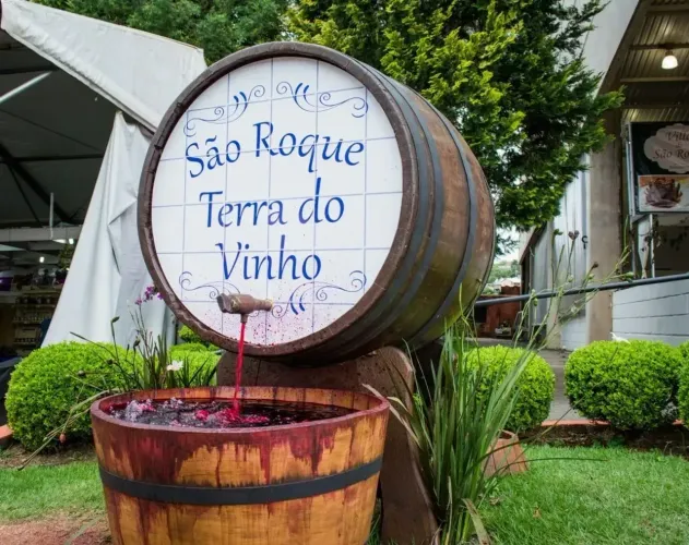 Terrenos Cercados por Natureza: Lotes de 1000m2 bem Espaçosos em São Roque!!Dentro da Rota