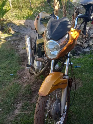 Moto muito bom conservada, rodou bem pouco sou um dos primeiros dono.