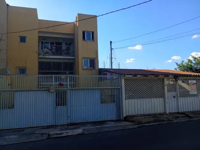 Prédio (Novo) Residencial em frente a futura estação de metrô - São 3 Moradias completas.