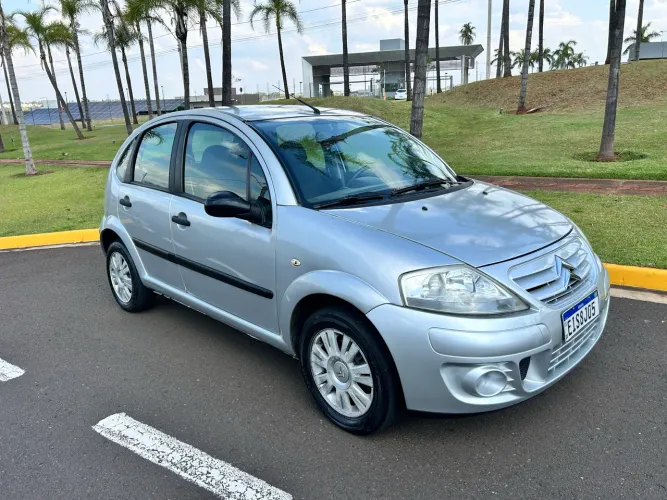 Citroen C3 GLX 1.4/ GLX Sonora 1.4 Flex 8V 5P 2011