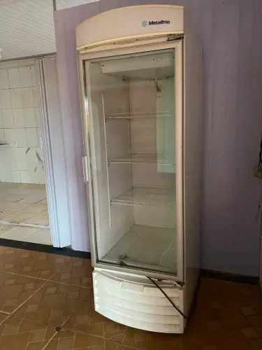 Expositor refrigerado metal frio