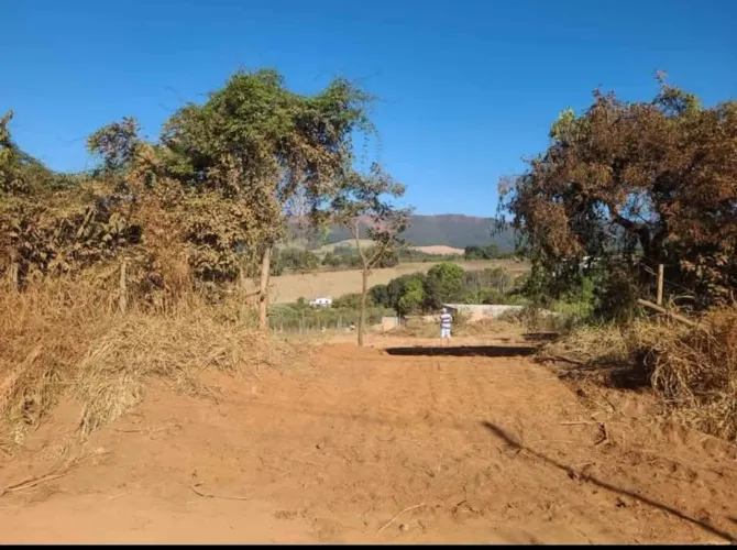 Chácara 1750 MTS. Serra azul Mateus Leme MG. - Aceito carro como parte do pagamento