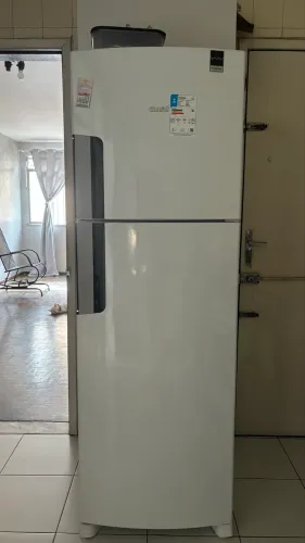 Geladeira 377L com poucos meses de uso 