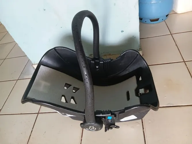 Vendo esse bebê conforto