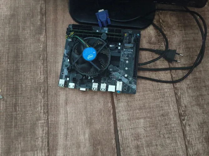 Monitor,placa mãe ,processado e 12g de memória ram 