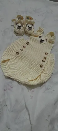 Macaquinho e sandália de crochê ? tema ursinhoR$ 100, 00