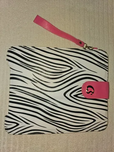 Capa Carmen Steffens de couro para iPad zebra