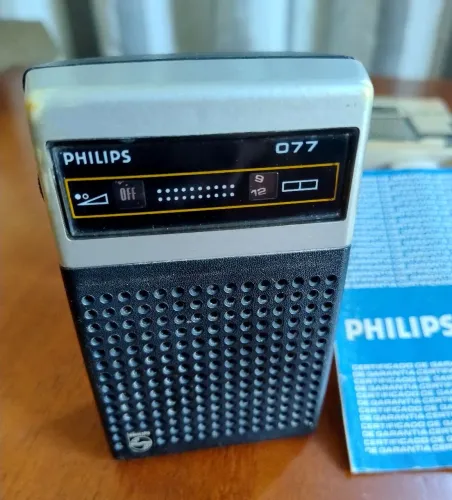 Rádio portátil Philips antigo AM (1977) original com caixa e acessórios