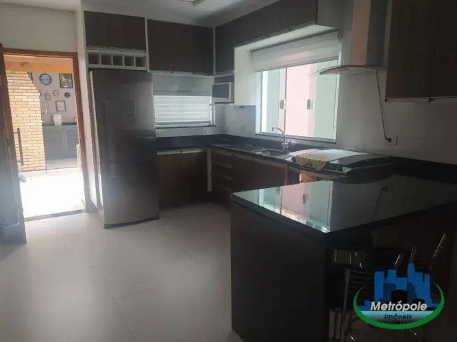Sobrado com 4 dormitórios à venda, 211 m² por R$ 798.000,00 - Jardim Adriana - Guarulhos/S