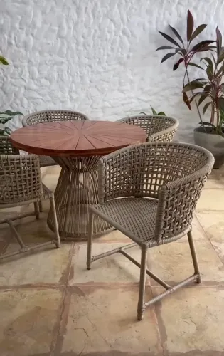Conjunto de mesa para área externa