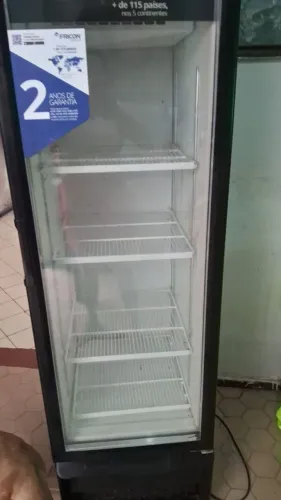 Geladeira tampa de vidro semi nova