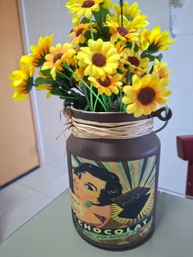 Leiteira estilo Vintage com flores